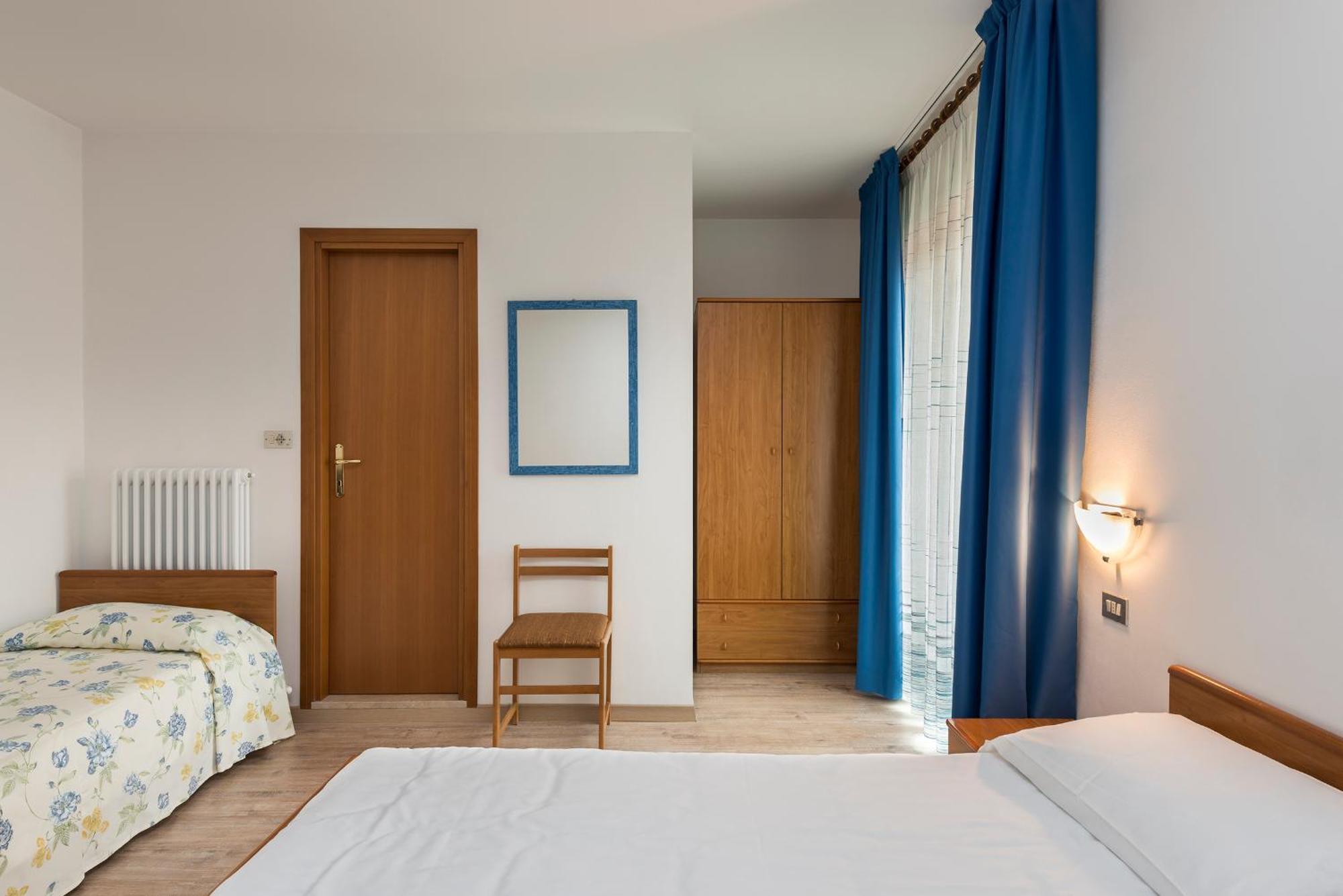 Hotel Villa Al Vento Torbole Sul Garda Rom bilde