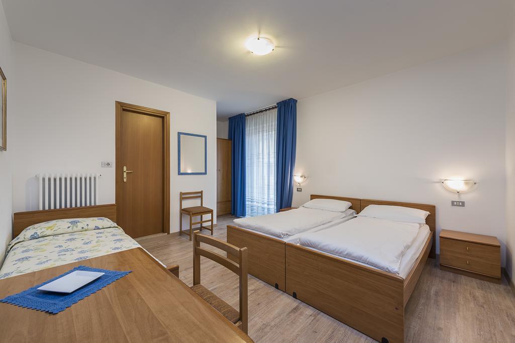 Hotel Villa Al Vento Torbole Sul Garda Rom bilde